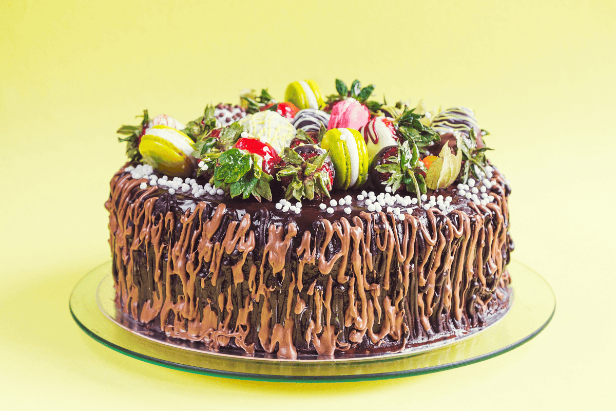 toffee cake decorated with strawberries